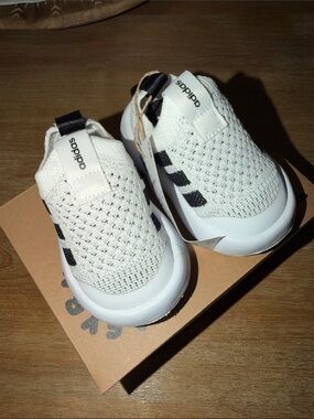 Adidas Bubblecomfy Size 4K
